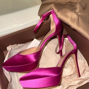 Brand New Authentic Gianvito Rossi Fuchsia Satin Heels